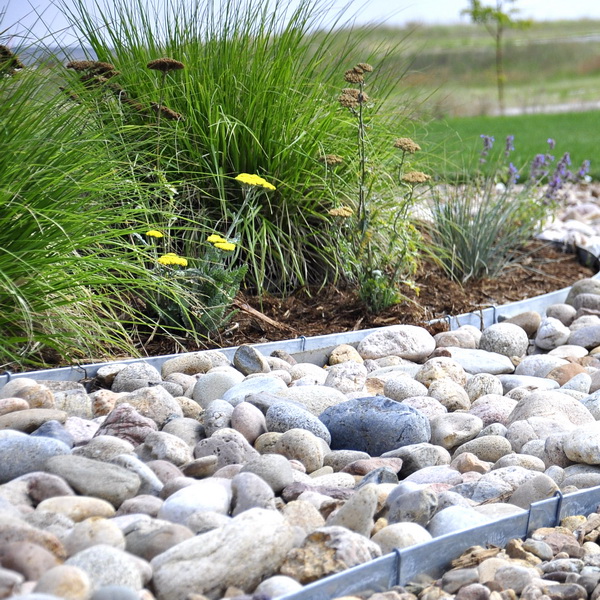 Highlands Landscaping Edging Rock And Mulch In Denver And Arvada Decorative landscape mulch, driveways and drainage. highlands landscaping edging rock and